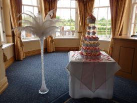 cake table feathers