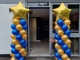 columns blue bold balloons