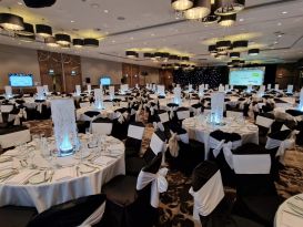 crystal chandelier centrepieces hilton wembley5