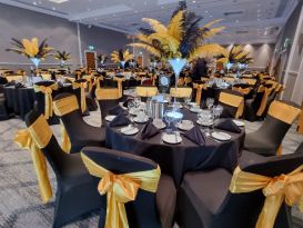 james bond feather centrepieces1