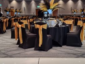 james bond feather centrepieces3